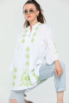Kadın Yaka Detaylı Kapri Kol Çiçek Nakışlı Salaş Tunik Beyazyeşil