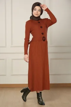 Düğme Aksesuarlı Pileli Triko Elbise Kiremit