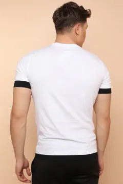 Etek Kol Garnili Baskılı Erkek T-shirt Beyaz