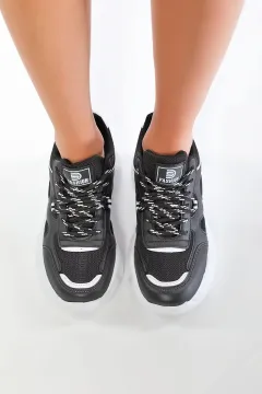 Kadın Bağcıklı Yüksek Taban Spor Ayakkabı Siyahbeyaz