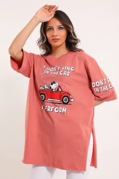 Kadın Baskılı Yan Yırtmaçlı T-shirt Gülkurusu