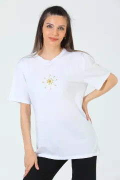 Kadın Bisiklet Yaka Nakışlı İncili T-shirt Beyaz