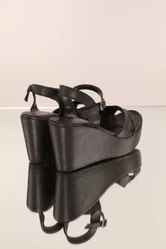 Kadın Dolgu Topuk Sandalet Siyah