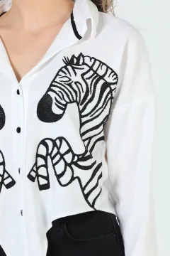 Kadın Zebra Nakışlı Ön Bağlamalı Crop Gömlek Beyaz