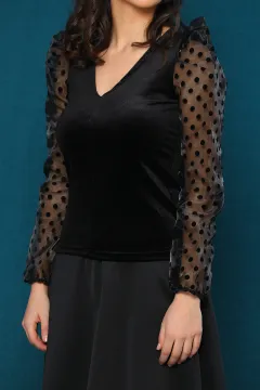 Kadın Lıkralı V Yaka Tül Detaylı Kadife Bluz Siyah