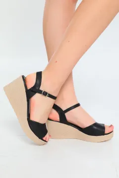 Kadın Bilek Kemerli Dolgu Topuklu Sandalet Siyah