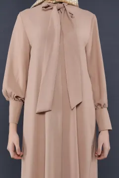 Yaka Bağlamalı Ön Boydan Düğmeli Elbise Bej