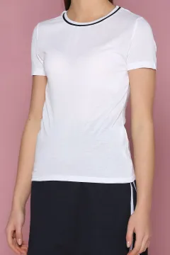Yaka Şeritli T-shirt Beyaz