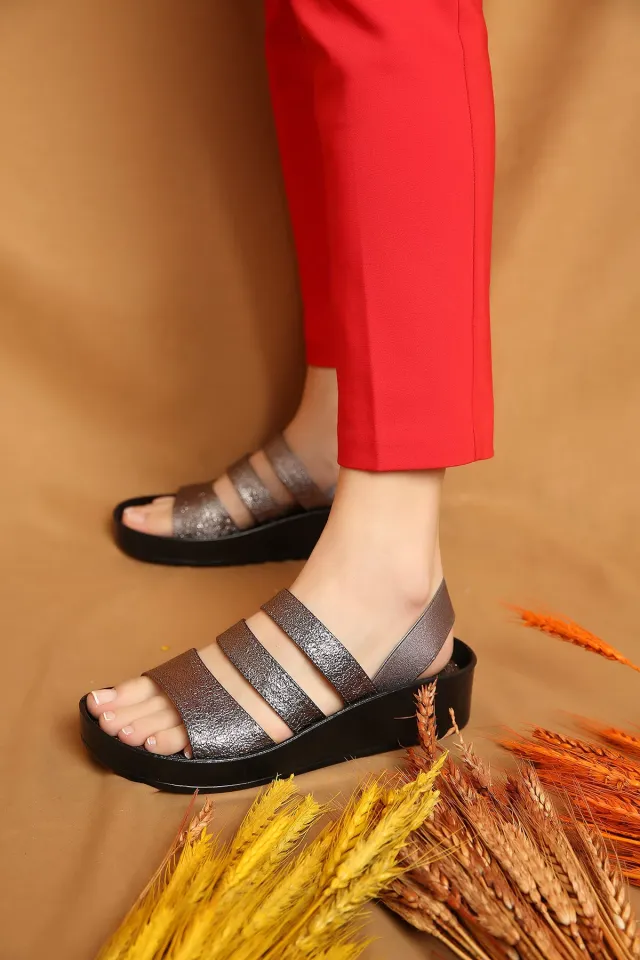 Arka Lastikli Kadın Sandalet Platin