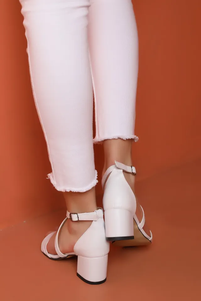 Çapraz Kemerli Topuklu Sandalet Beyaz