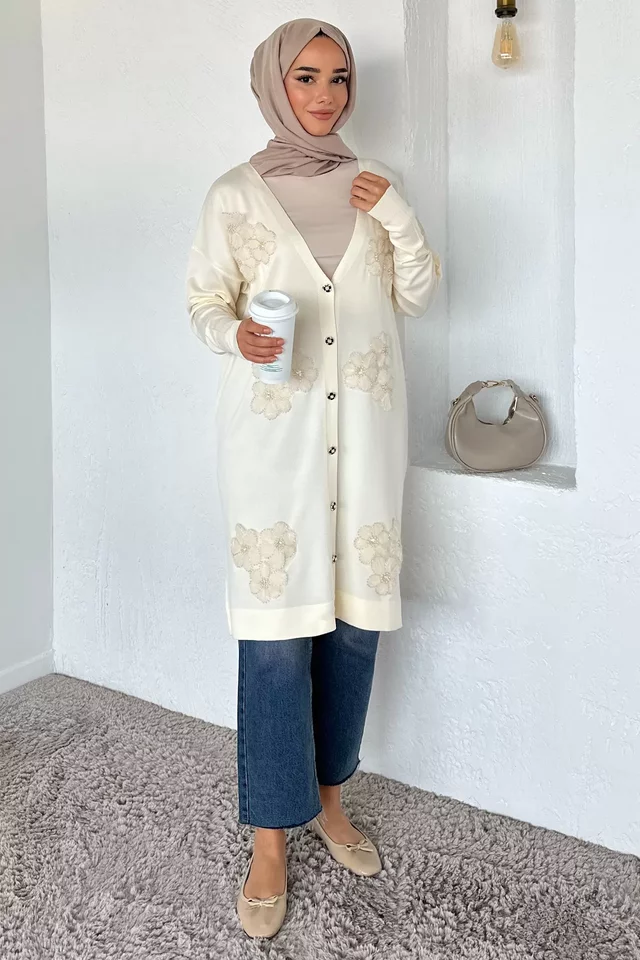 Gülseli Çiçek Fistolu Taş İşlemeli Ön Düğmeli Tesettür Triko Hırka - 2