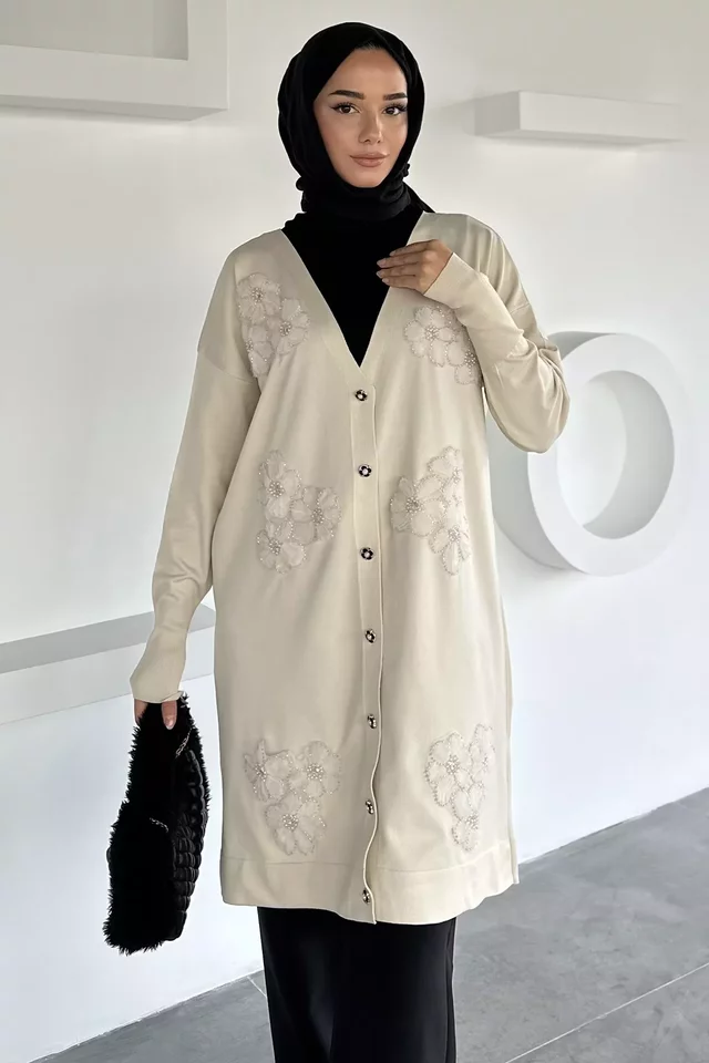 Gülseli Çiçek Fistolu Taş İşlemeli Ön Düğmeli Tesettür Triko Hırka - 2