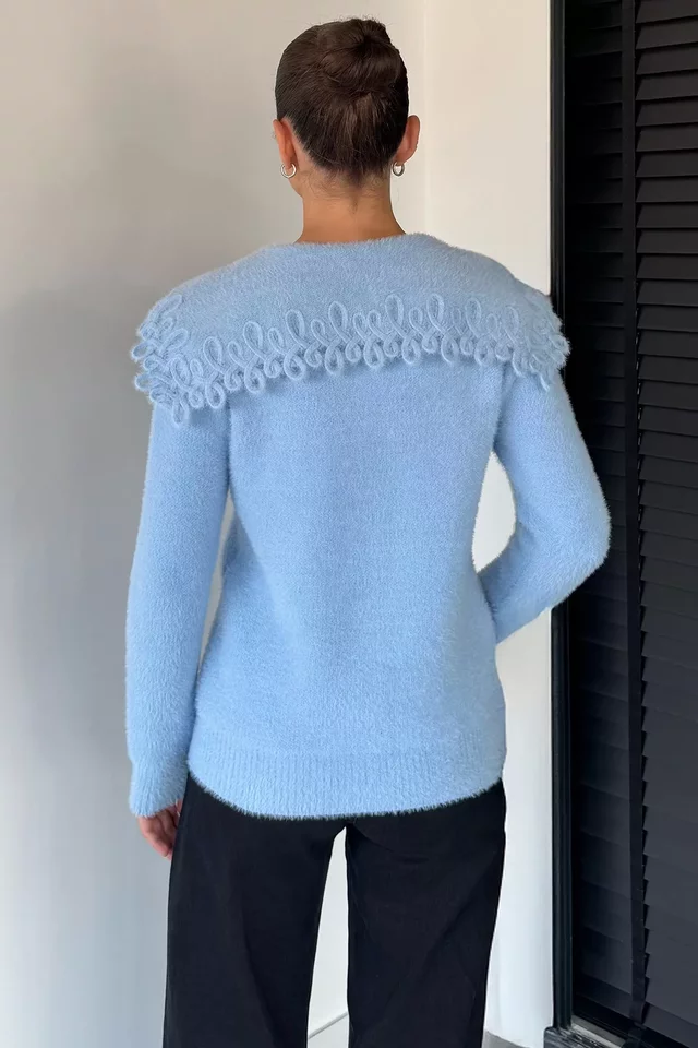 Gülseli Kadın Yaka Detaylı Yumoş İplik Triko Ceket