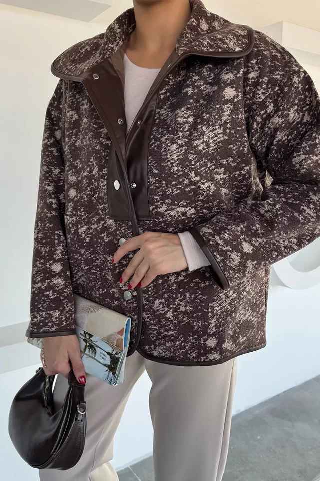 Kadın İç Astarlı Deri Garnili Çıtçıtlı Desenli Ceket