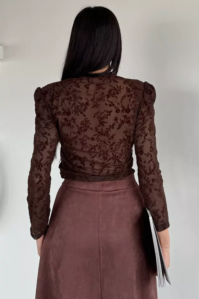 Kadın İçi Güpürlü Omuz Vatkalı Kendinden Desenli Bluz
