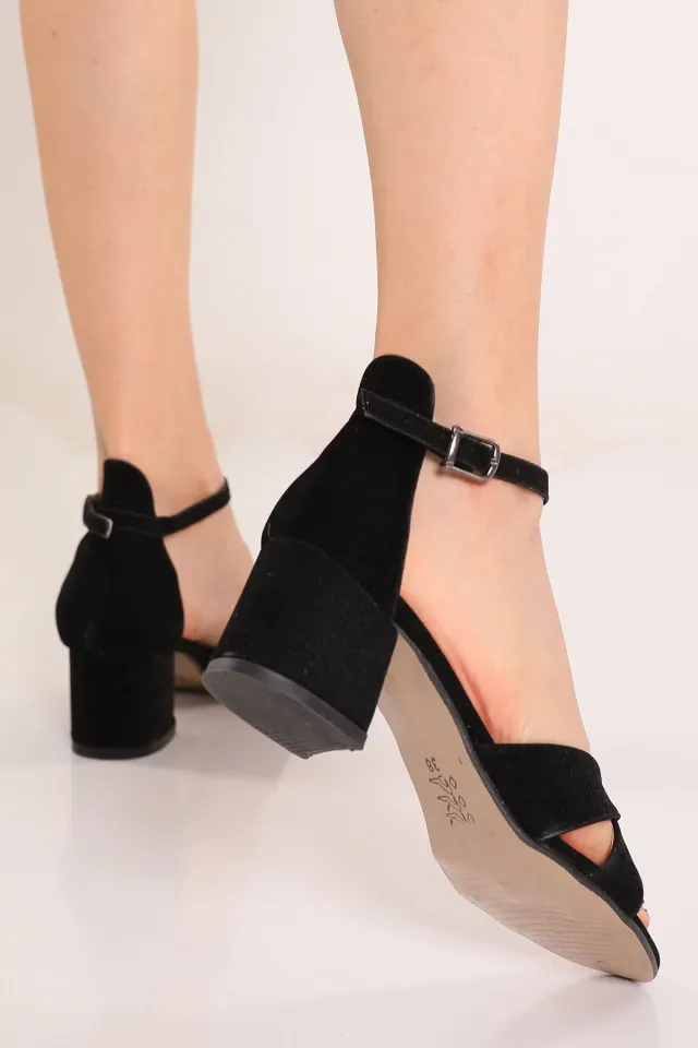 Kadın Çapraz Bant Kalın Topuk Ayakkabı Siyahsüet