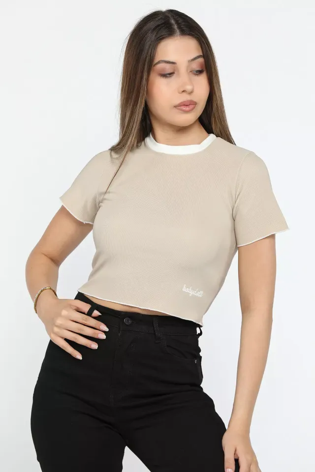 Kadın Eteği Nakışlı Crop Top Tişört Bej