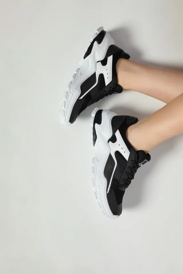 Kadın Kalın Tabanlı Anaroklu Spor Ayakkabı Siyahbeyaz