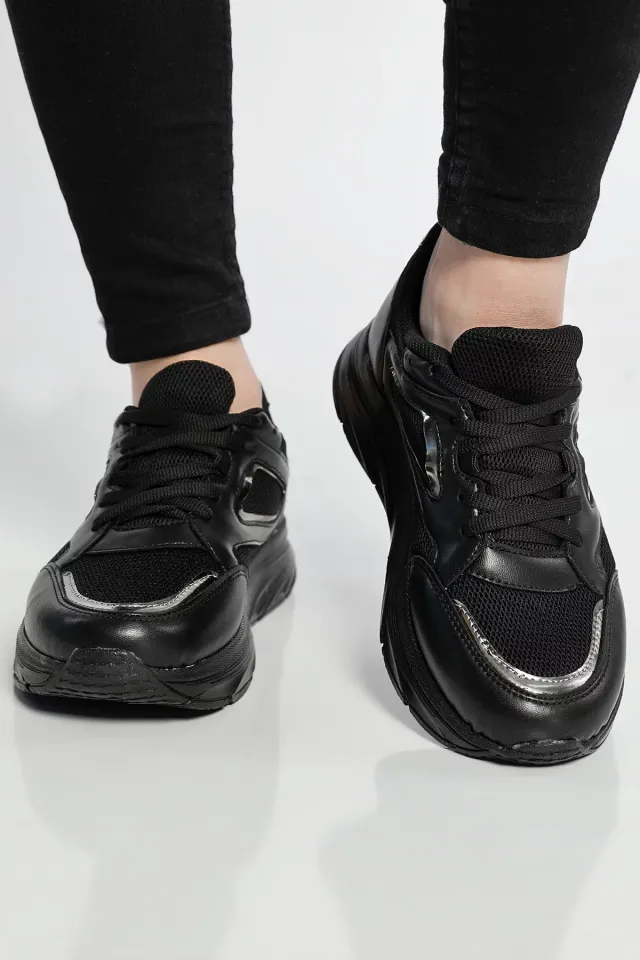 Kadın Kalın Tabanlı Bağcıklı Anaroklu Spor Ayakkabı Siyah
