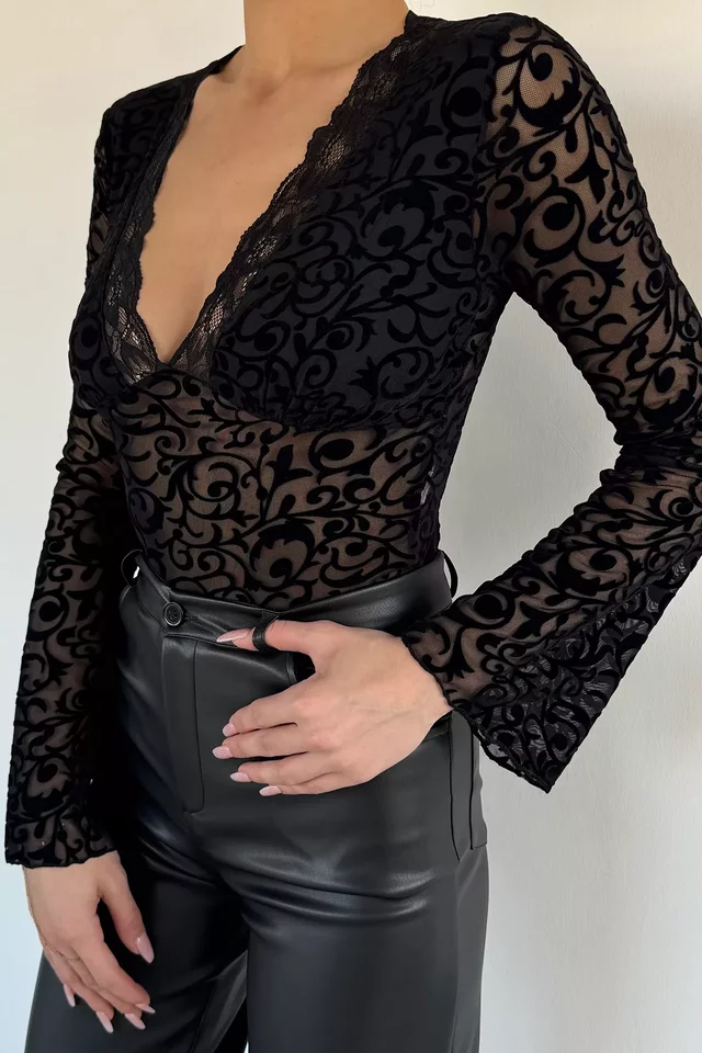 Kadın V Yaka Güpür Detaylı İspanyol Kol Crop Top Bluz