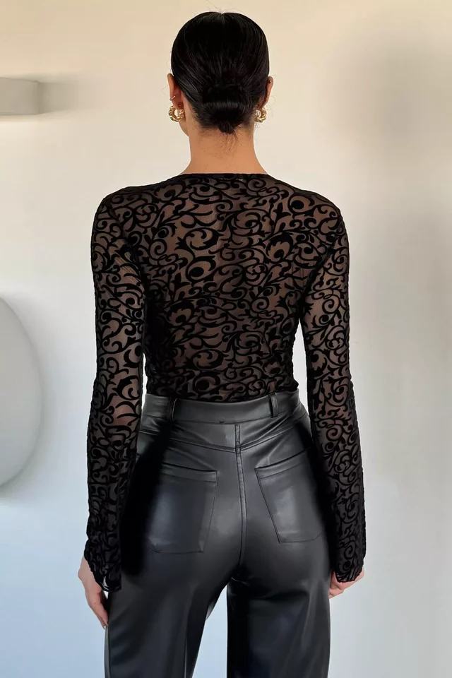 Kadın V Yaka Güpür Detaylı İspanyol Kol Crop Top Bluz