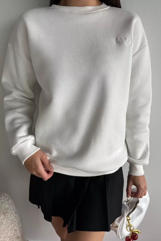 Kalp Nakışlı Üç İplik Şardonlu Kadın Sweatshirt