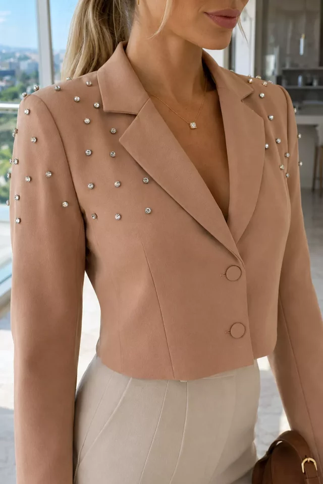 Ön Düğme Detaylı Taş İşlemeli Kadın Kısa Blazer Ceket
