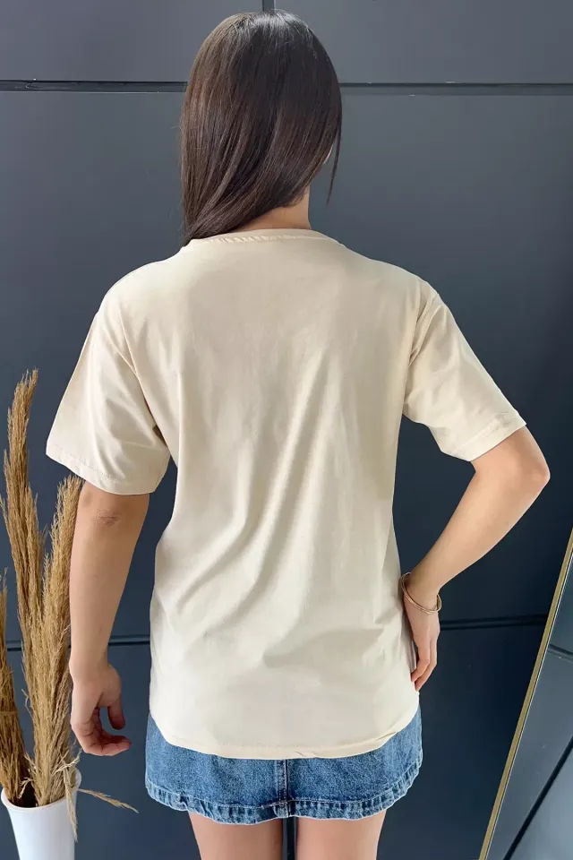 Önü Taş İşlemeli Resim Baskılı Kadın Tişört Bej