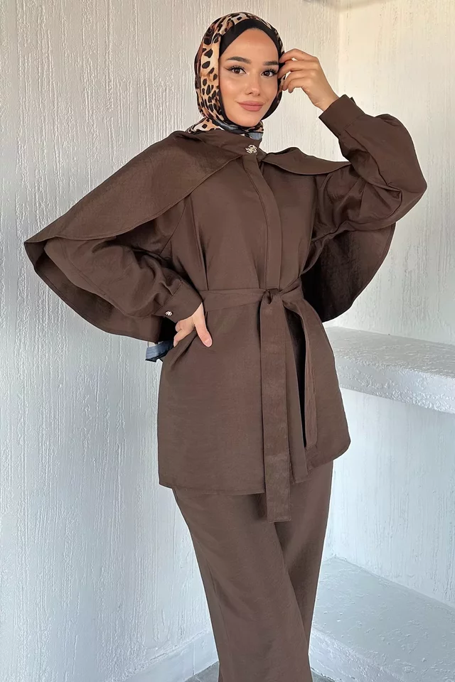 Pelerinli Broş Detaylı Kuşaklı Tunik Bel Lastikli Pantolon Tesettür İkili Takım - 2
